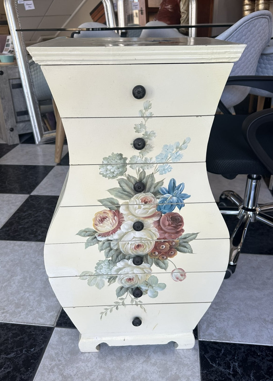 1072 - Chest of drawers (38cm x 30cm, 77cm high)