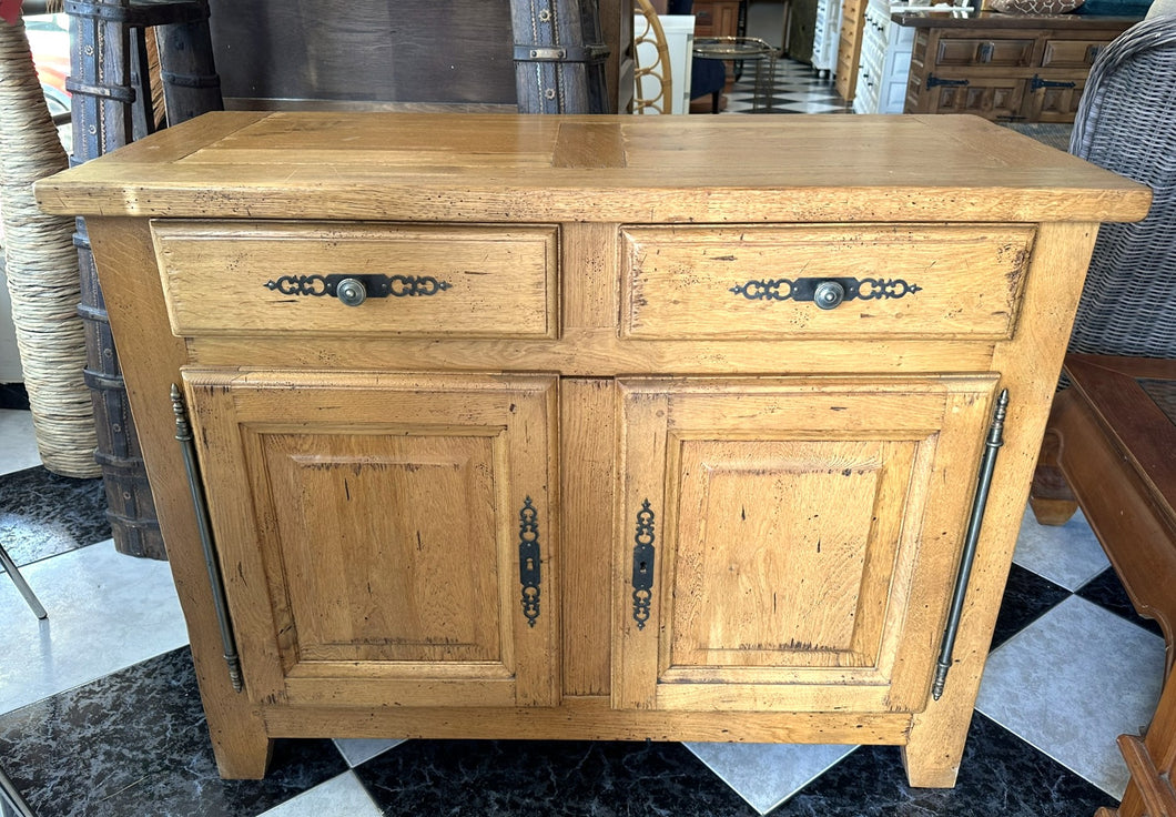 1026 - Lovely rustic sideboard/cupboard (has to be seen!) (110cm x 48cm, 85cm high)