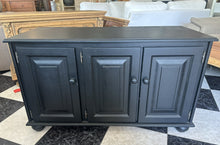 Load image into Gallery viewer, 1146 - Small black painted wooden small/low sideboard / TV-table. (116cm x 50cm, 65cm high)
