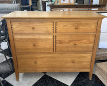 Load image into Gallery viewer, 1035 - High quality large oak chest of drawers (112cm x 49cm, 89cm high)
