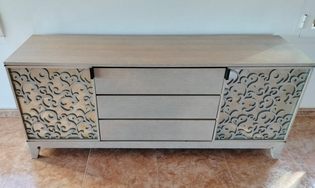 1020 - Sideboard (measurements and price coming Friday lunchtime)