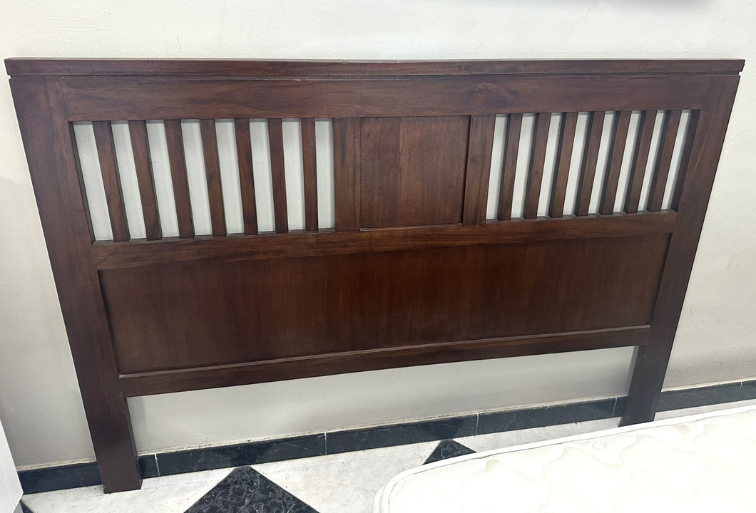 1097 - Wooden headboard (160cm wide, 110cm high)