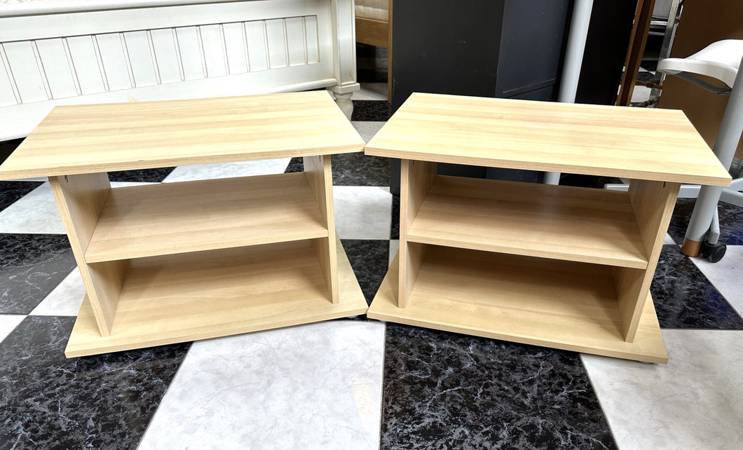 1126 - Two bedside tables in very good condition. (WE HAVE TRHEE IN STOCK!) 85€ for two! (63cm x 44cm, 42cm high)