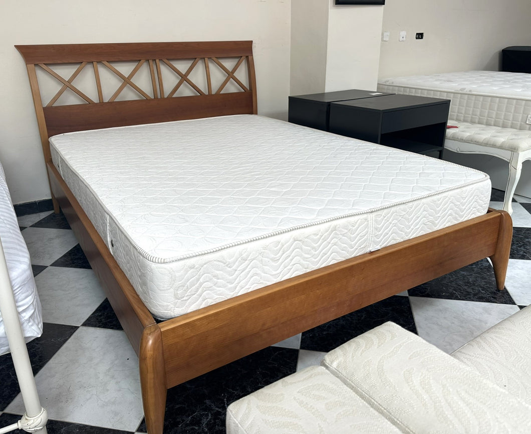 1041 - Wooden bed frame with mattress (nice and clean, 140cm x 190cm).