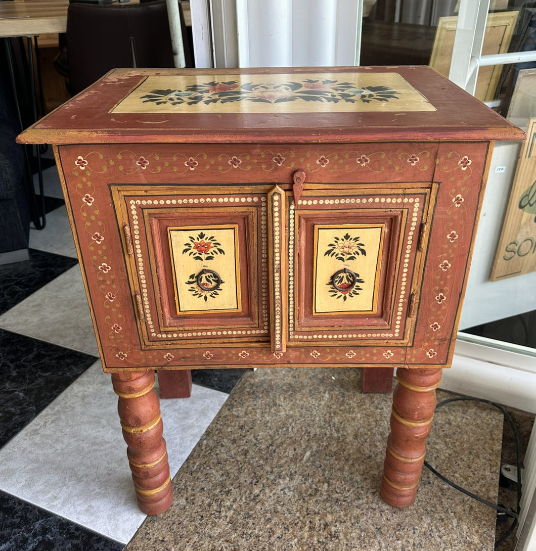 1027 - Vintage bedside / side table / cabinet (62cm x 44cm, 76cm high)