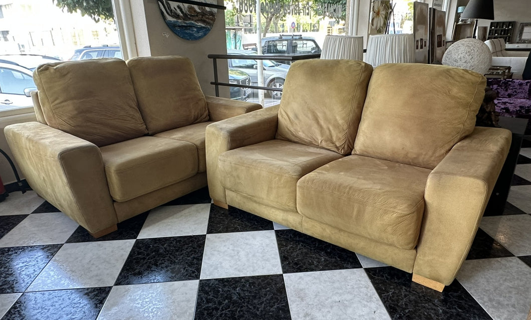 1078 - Set of two 2-seater sofas (165cm). 385€ for both