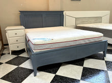 Load image into Gallery viewer, 1088 - Blue wooden bed frame + good quality mattress (160cm x 200cm, very good condition!) + 2 bedsides!
