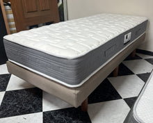 Cargar imagen en el visor de la galería, 1105 - High quality single bed in very good condition + headboard = 225€ (without headboard 185€).... or with another headboard >>>
