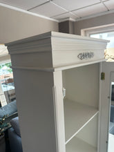 Cargar imagen en el visor de la galería, 1069 - Vintage style cabinet (50cm x 34cm, 182cm high)
