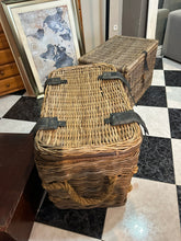 Load image into Gallery viewer, 1119 - Left: Large basket 95€ (80cm x 55cm) Right: Large basket 55€ (73cm x 50cm, 52cm high)
