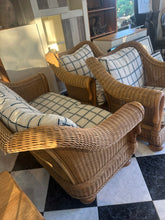 Cargar imagen en el visor de la galería, 1004 - Rattan suite (sofa 142cm x 2 armchairs)
