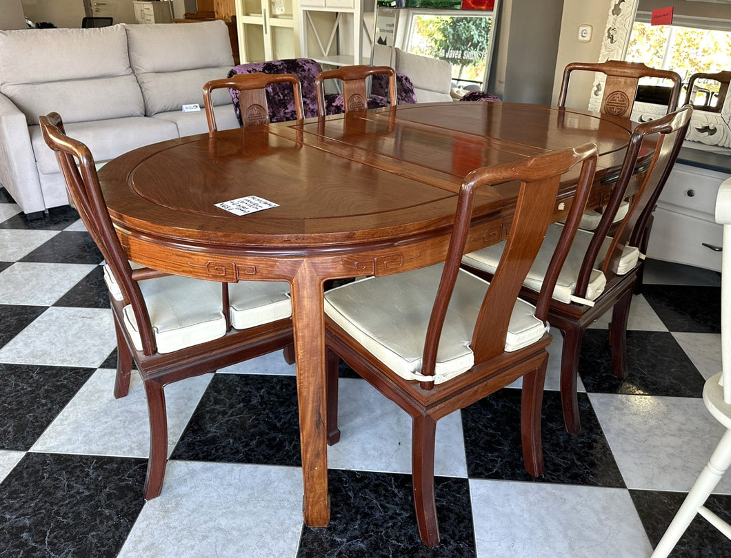 1048 - Very nice high quality rosewood oriental dining table (144cm x 112cm, 00: 188cm x 112cm + 4 chairs + 2 carvers + cushions.