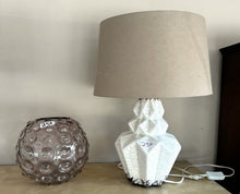 Cargar imagen en el visor de la galería, 1225 - Vase 25€ and Lamp 25€ (48cm high)
