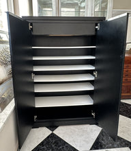 Cargar imagen en el visor de la galería, 1139 - Shoe cabinet (86cm x 35cm, 125cm high)
