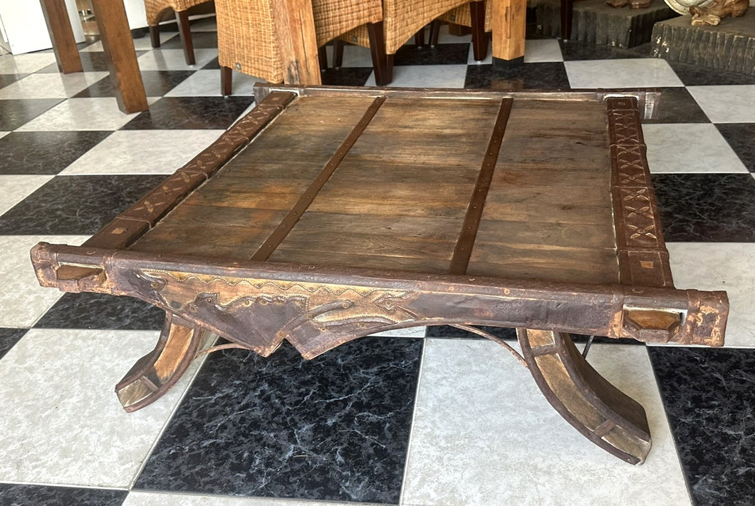 1015 - Large square rustic coffee table (100cm x 100cm, 33cm high)