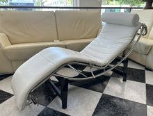 Load image into Gallery viewer, 1002 - High quality chaise lounge in very good condition and VERY comfortable!
