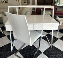 Load image into Gallery viewer, 1075 - High quality high gloss desk + chair in very good condition! (100cm x 60cm)
