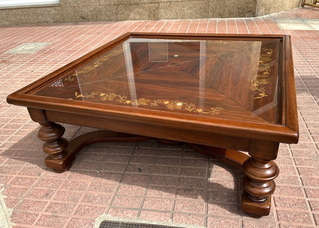 1146 - Very large solid wooden coffee table (110cm x 110cm, 42cm high)