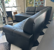 Load image into Gallery viewer, 1001 - Chaise lounge leather sofa in very good condition (Sides: 232cm and 195cm)
