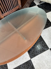 Cargar imagen en el visor de la galería, 1091 - Retro oval coffee table (120cm x 65cm, 40cm high)
