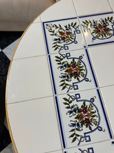 Cargar imagen en el visor de la galería, 1115 - Bamboo tiled dining table (93cm across).
