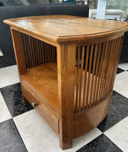 Load image into Gallery viewer, 1041 - Oak table (66cm x 46cm, 61cm high)
