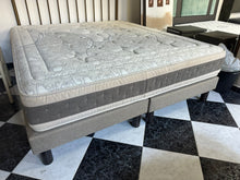 Cargar imagen en el visor de la galería, 1021 - Super king bed, pocket spring mattress (180cm x 200cm, very comfortable!) + 2 bases.
