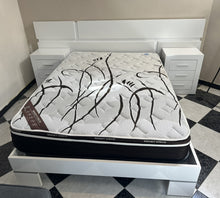 Cargar imagen en el visor de la galería, 1008 - Bet set. Bedframe +  mattress (135cm x 190cm) + 2 bedside tables + headboard (250cm wide). All in very good condition!
