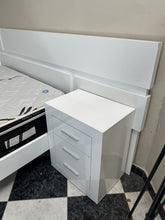 Cargar imagen en el visor de la galería, 1008 - Bet set. Bedframe +  mattress (135cm x 190cm) + 2 bedside tables + headboard (250cm wide). All in very good condition!
