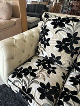 Load image into Gallery viewer, 1002 - Chesterfield sofas, both for 695€. (205cm and 165cm) In very good condition!
