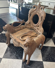 Cargar imagen en el visor de la galería, 1004 - Vintage Indian carved wood throne chair. (The one armrest is to be mounted, photo will be updated next week)
