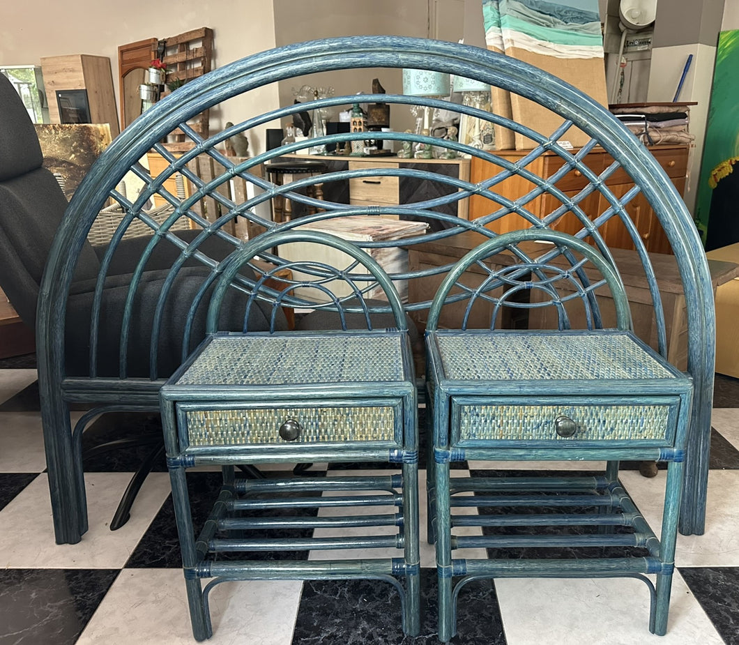 1152 - Cane headboard (150cm) + 2 bedside tables.
