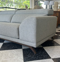 Load image into Gallery viewer, 1001 - High quality L-shaped fabric sofa (Sides: 300cm and 195cm) in VERY good condition!!
