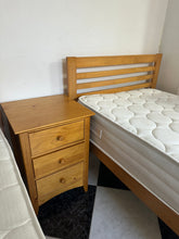 Load image into Gallery viewer, 1040 - Set of oak single beds! Consisting of two oak frames, good quality mattresses and bedside table! All in very good condition!
