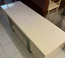 Cargar imagen en el visor de la galería, 1122 - High gloss TV-table (150cm x 50cm, 50cm high)
