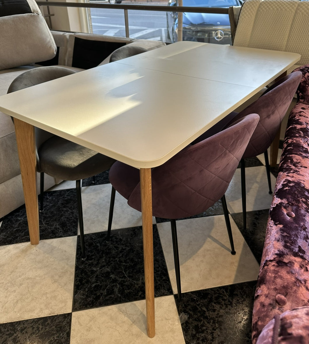 1020 - Dining table (EXTENDIBLE!) + 4 chairs (2x grey and 2x purple)  More photos coming on Saturday! (Table on photo 140cm x 80cm, when extended: 180cm x 80cm)