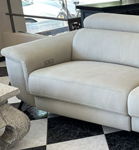 Cargar imagen en el visor de la galería, 1002 - High quality electric recliner sofa in very good condition! (240cm wide, 110cm deep)
