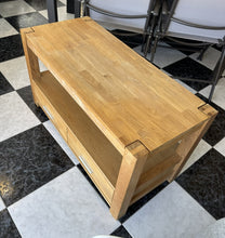Cargar imagen en el visor de la galería, 1124 - Solid oak TV-table (102cm x 45cm, 55cm high)  RESERVADO!
