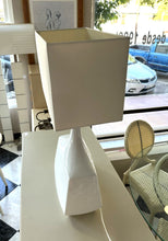Load image into Gallery viewer, 1086 - Large high quality lamp in very good condition (67cm high)
