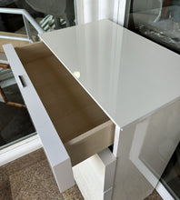 Cargar imagen en el visor de la galería, 1081 - White talll high gloss chest of drawers (65cm x 44cm, 105cm high)
