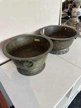 Cargar imagen en el visor de la galería, 1108 - Antique copper bowls (both 30cm diameter) 85€ each.
