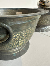 Cargar imagen en el visor de la galería, 1108 - Antique copper bowls (both 30cm diameter) 85€ each.
