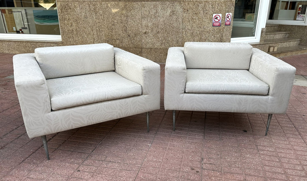 1057 - Two high quality armchairs in very good condition, as new!! (93cm wide x 88cm deep)  365€ for both! now 265€!! They are light beige, not white.