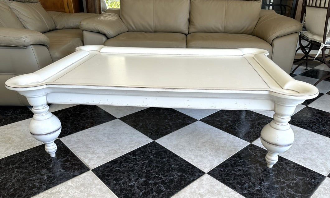 1053 - Large and very high quality coffee table! (140cm x 100cm, 45cm high)