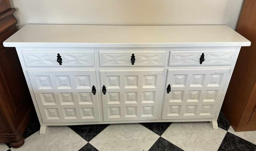 1038 - White Castilian sideboard (160cm x 37cm, 80cm high)