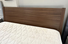 Cargar imagen en el visor de la galería, 1020 - Wooden (laminate!) bed frame + mattress (160cm x 200cm) good condition!
