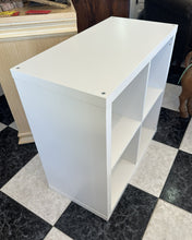 Cargar imagen en el visor de la galería, 1206 - White unit (76cm x 76cm, 39cm high)
