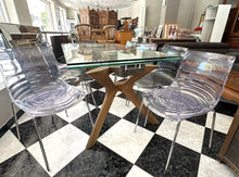 Cargar imagen en el visor de la galería, 1003 - High quality EXTENBILE (two leaves) glass table + 8 chairs. (160cm x 90cm or 240cm x 90cm)
