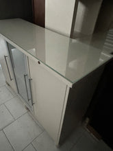 Load image into Gallery viewer, 1163 - Sideboard / cupboard with glass top (130cm x 43cm, 97cm high)
