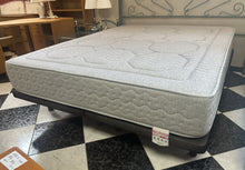 Load image into Gallery viewer, 1040 - Good quality mattress (as new, very good condition!) +  tapi (solid base) (160cm x 200cm)

